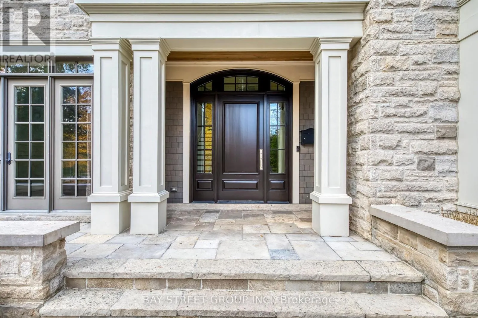 1031 LAKESHORE ROAD W