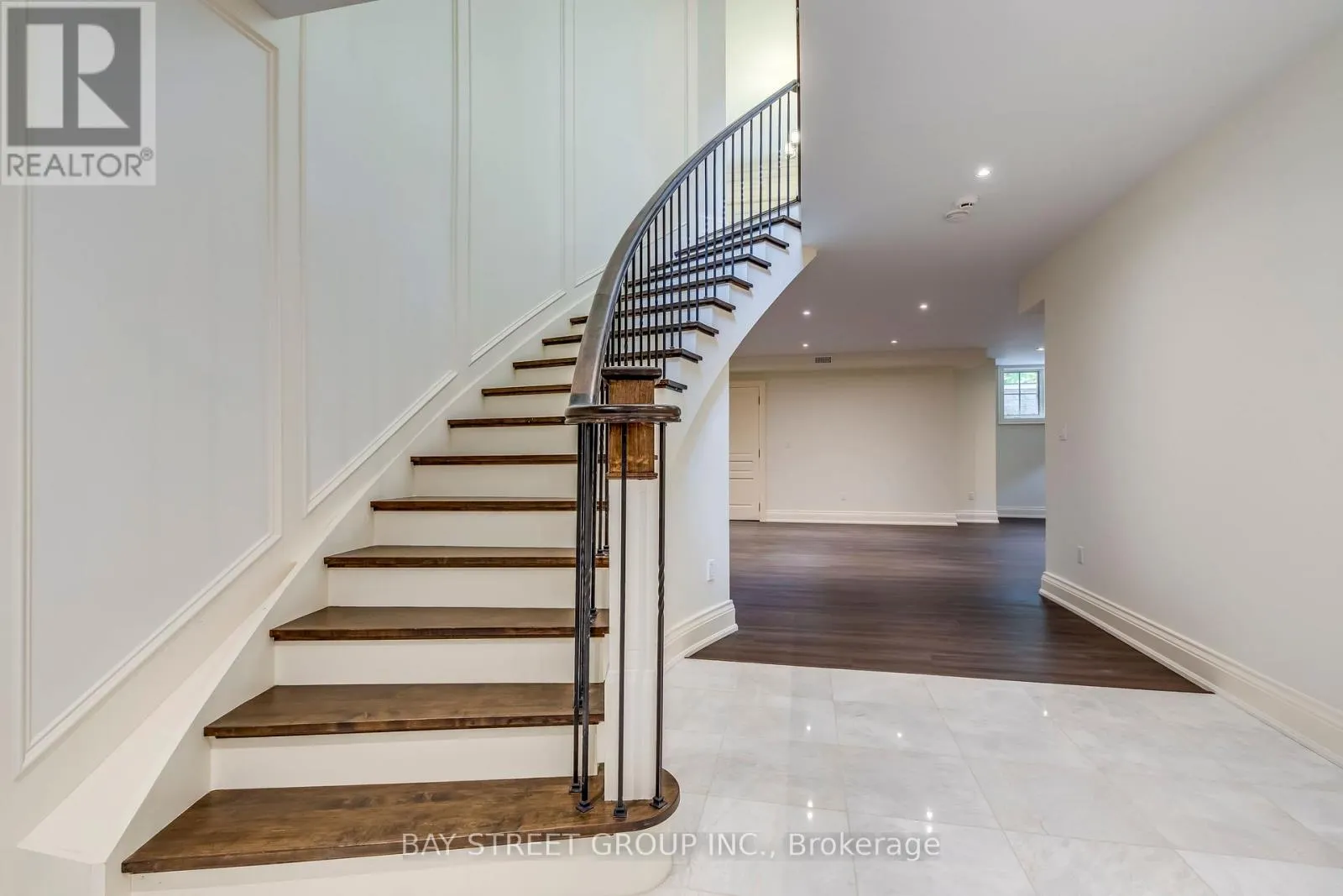 1031 LAKESHORE ROAD W