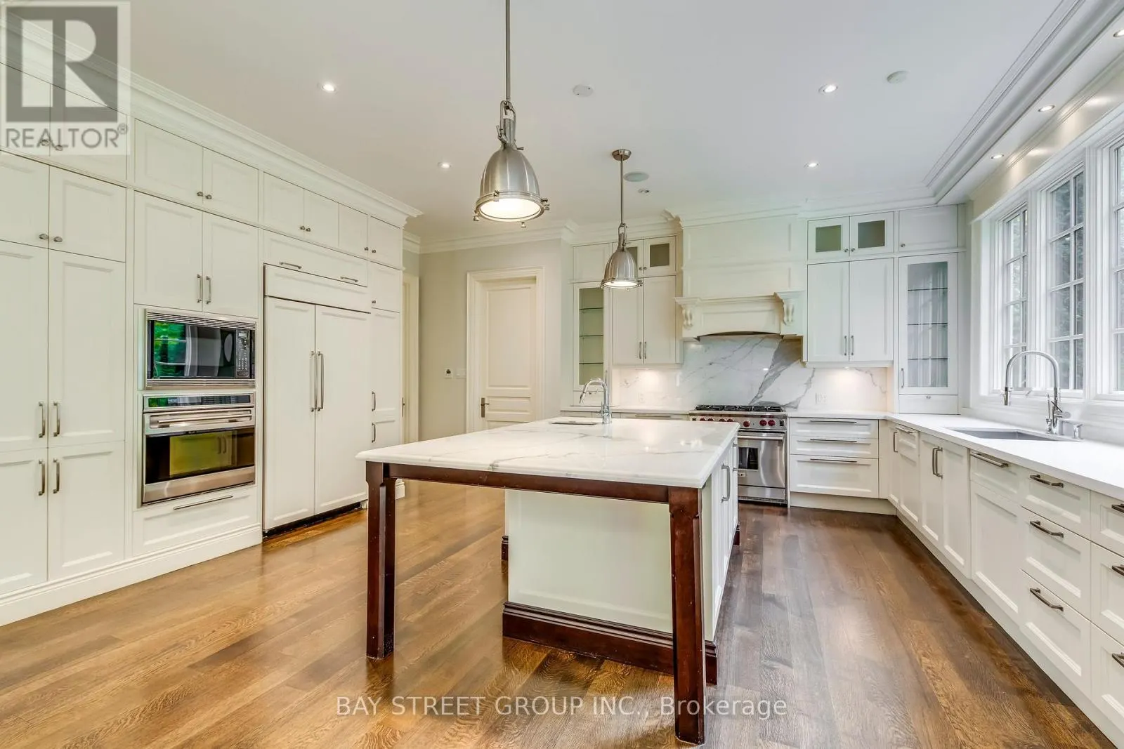 1031 LAKESHORE ROAD W