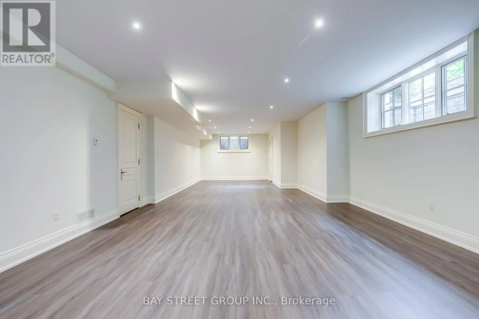 1031 LAKESHORE ROAD W