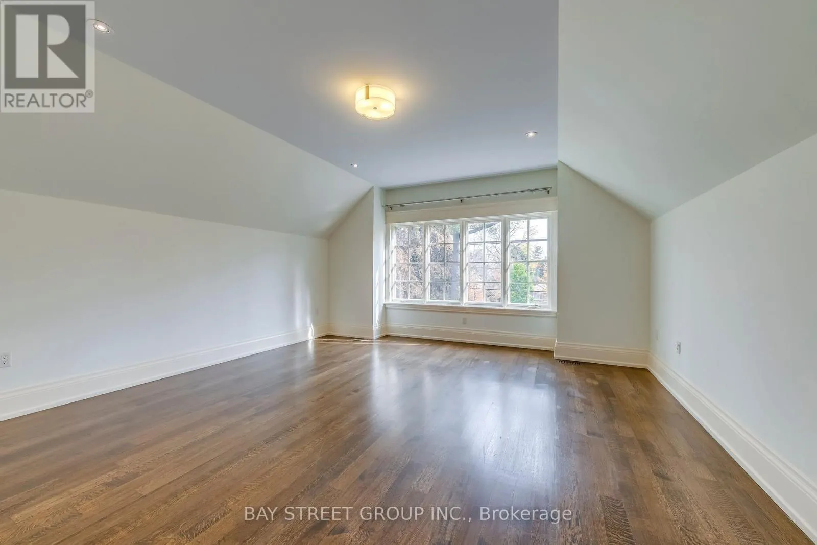 1031 LAKESHORE ROAD W