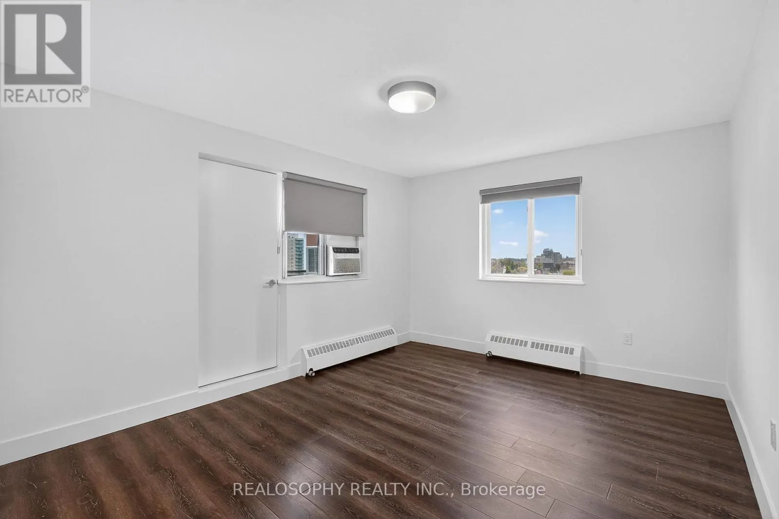 905 - 15 ELIZABETH STREET N