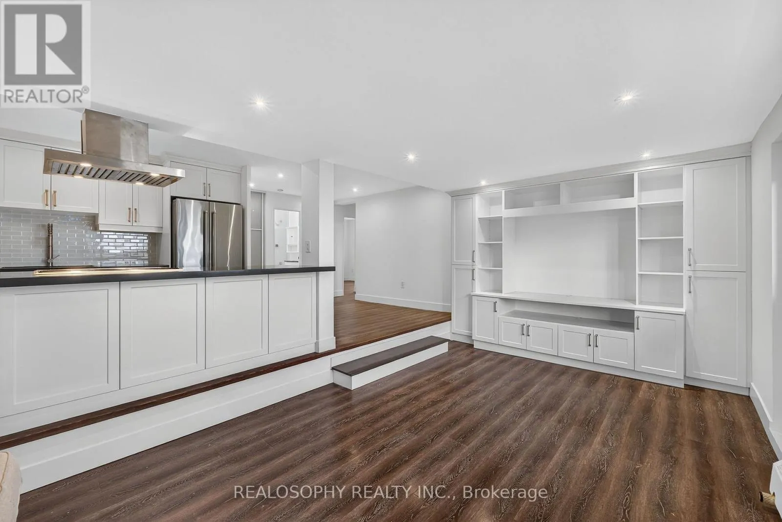 905 - 15 ELIZABETH STREET N