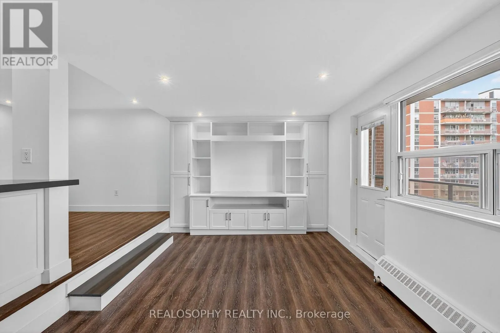 905 - 15 ELIZABETH STREET N