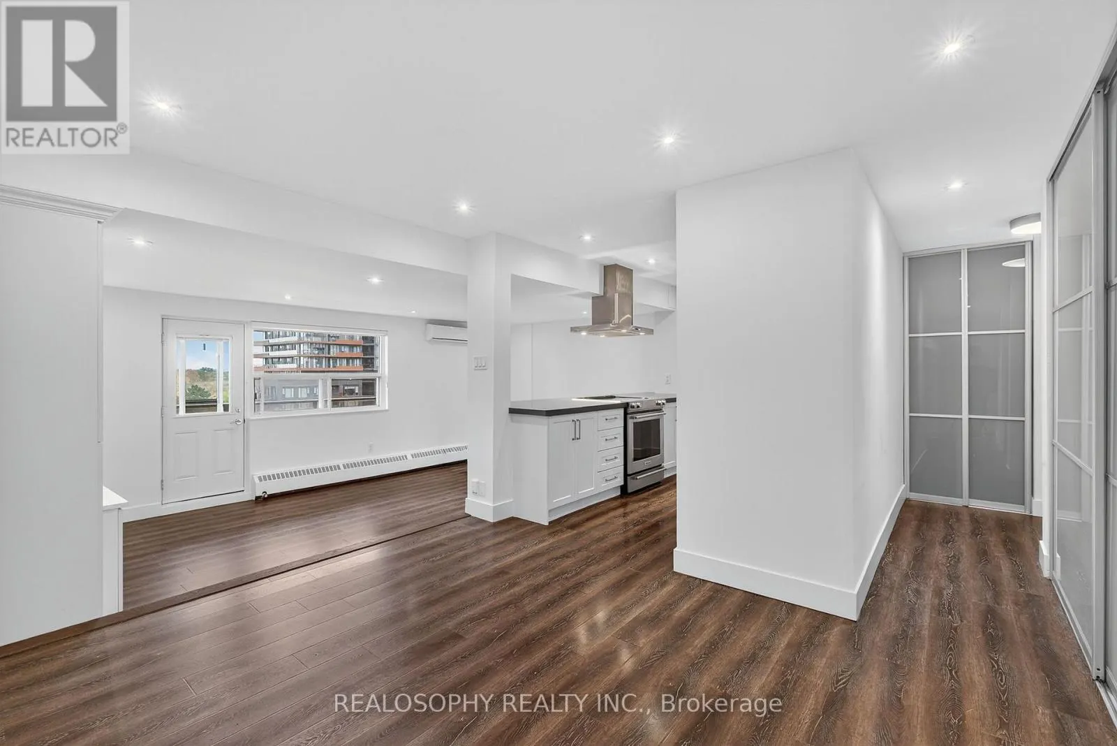 905 - 15 ELIZABETH STREET N