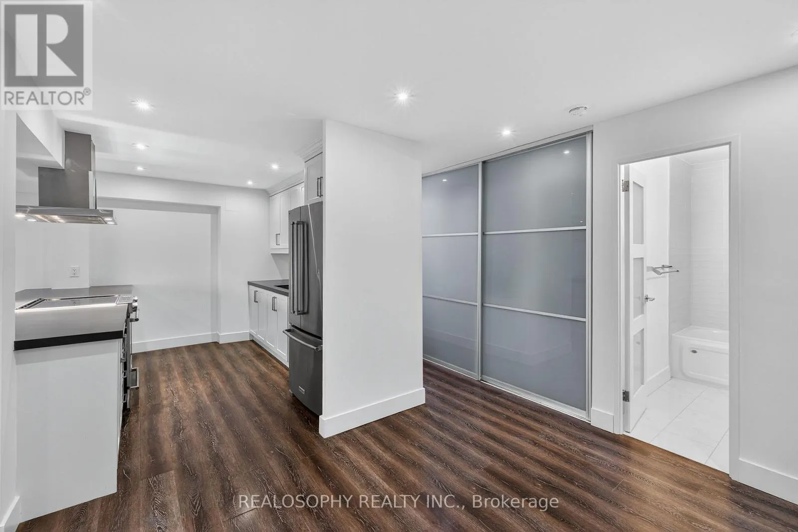 905 - 15 ELIZABETH STREET N