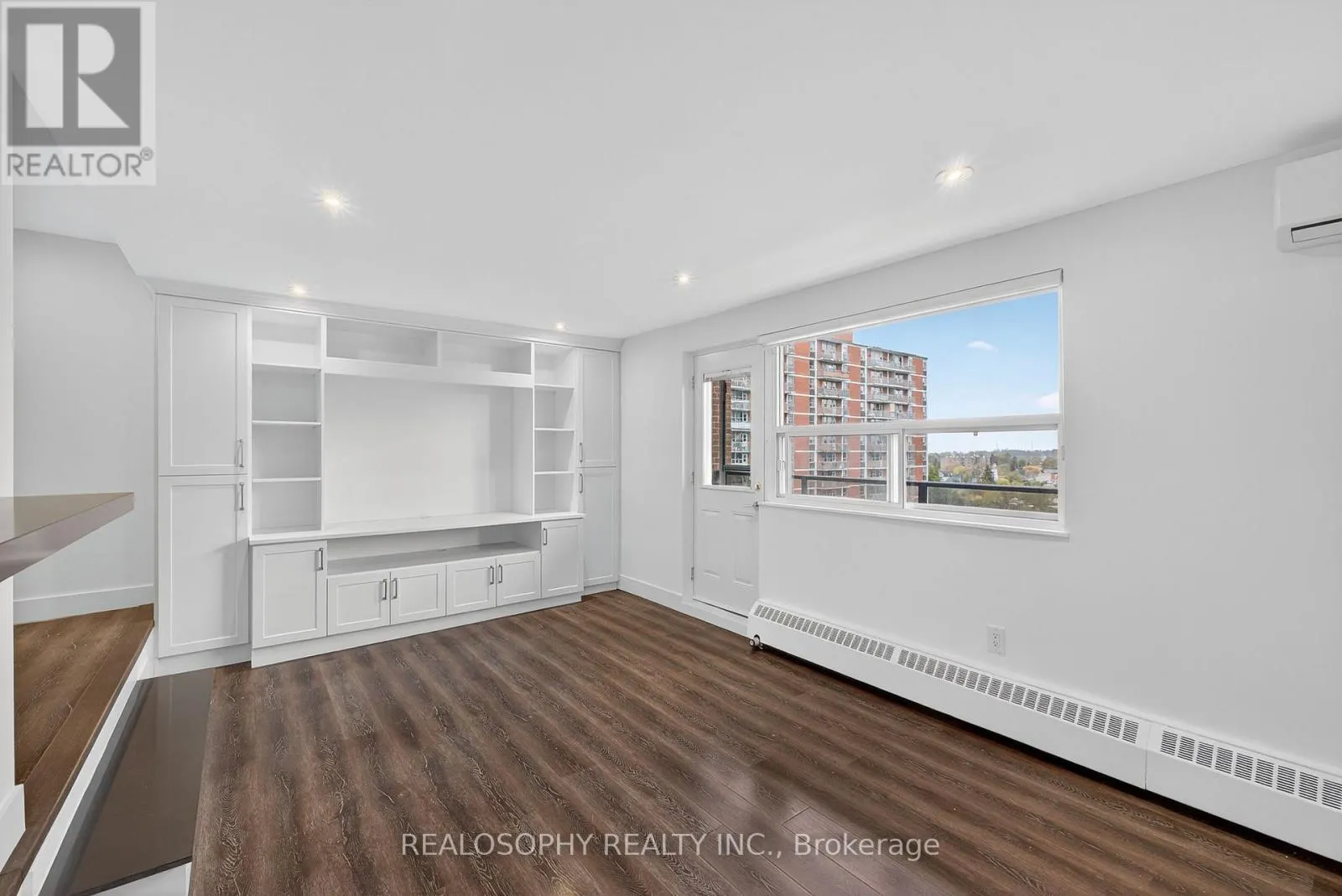 905 - 15 ELIZABETH STREET N