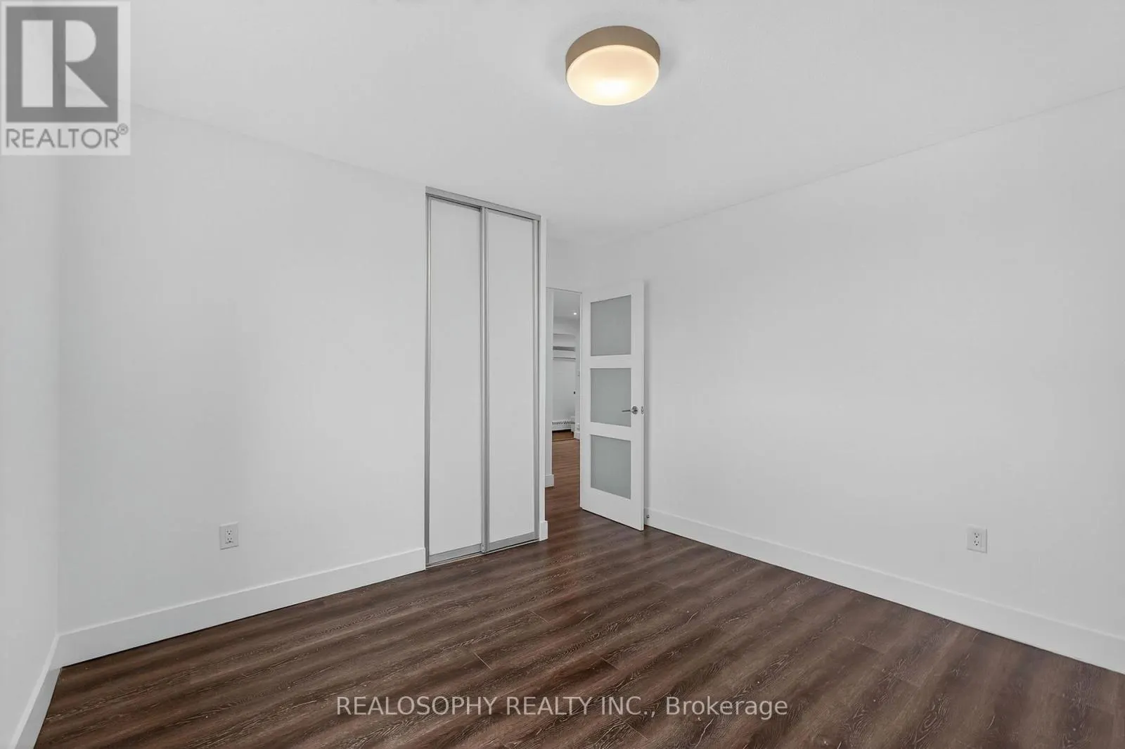 905 - 15 ELIZABETH STREET N