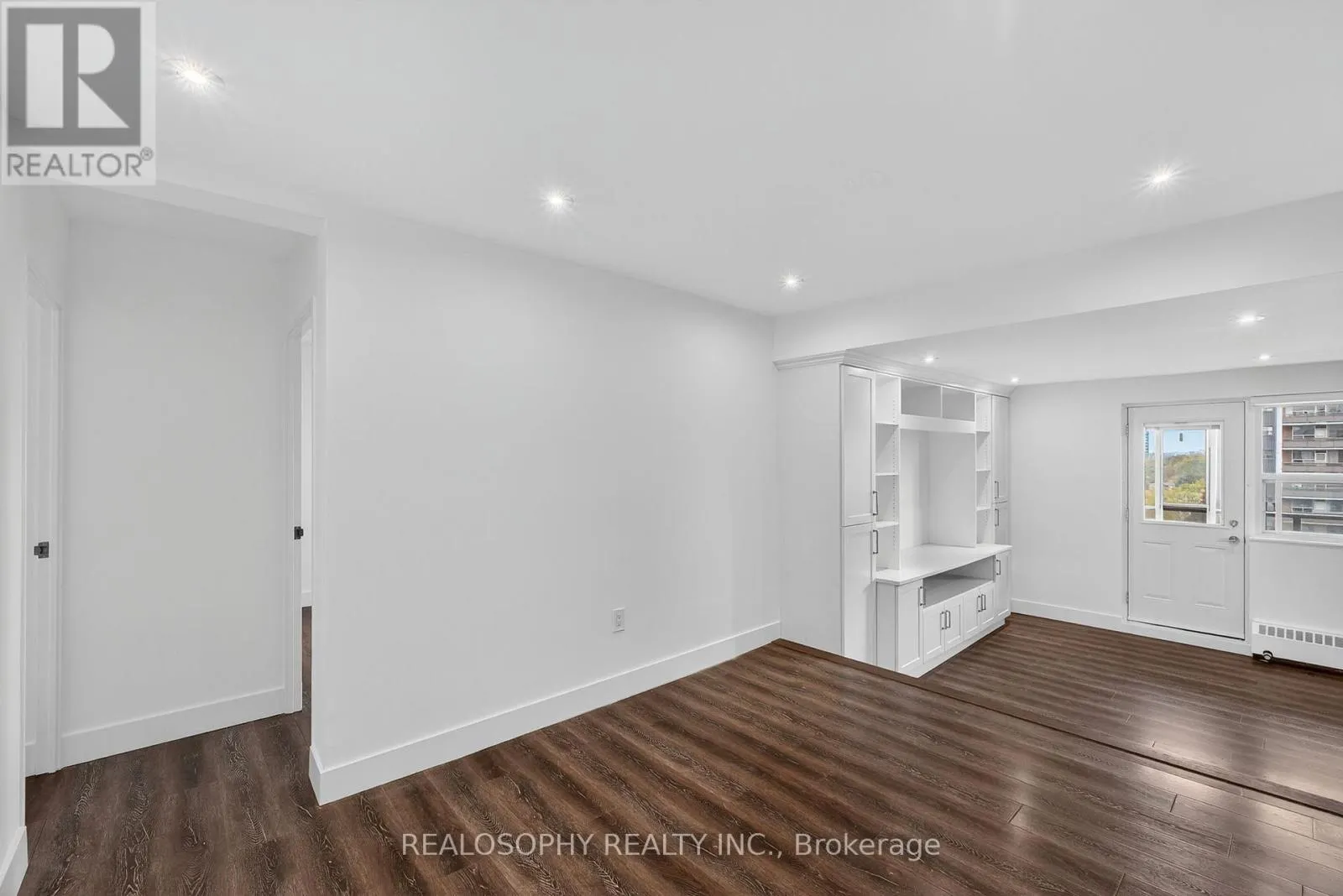 905 - 15 ELIZABETH STREET N