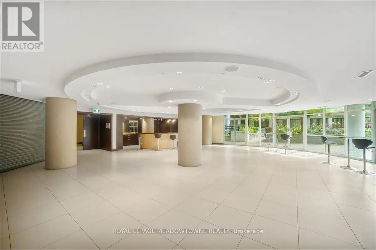 914 - 220 BURNHAMTHORPE ROAD W