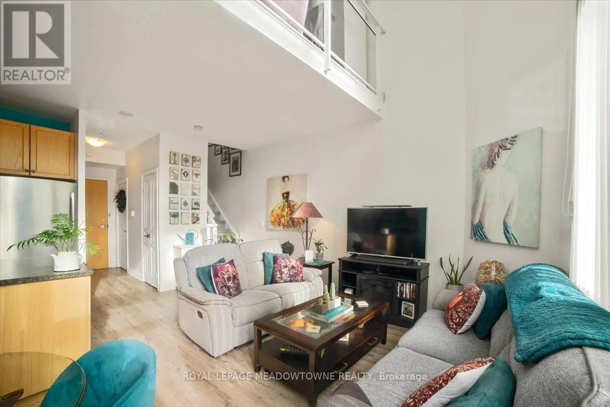 914 - 220 BURNHAMTHORPE ROAD W