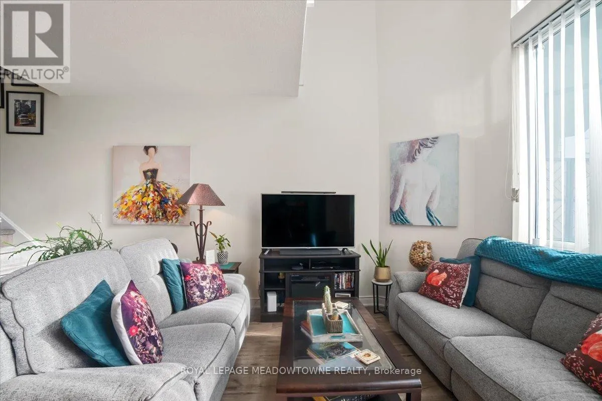 914 - 220 BURNHAMTHORPE ROAD W