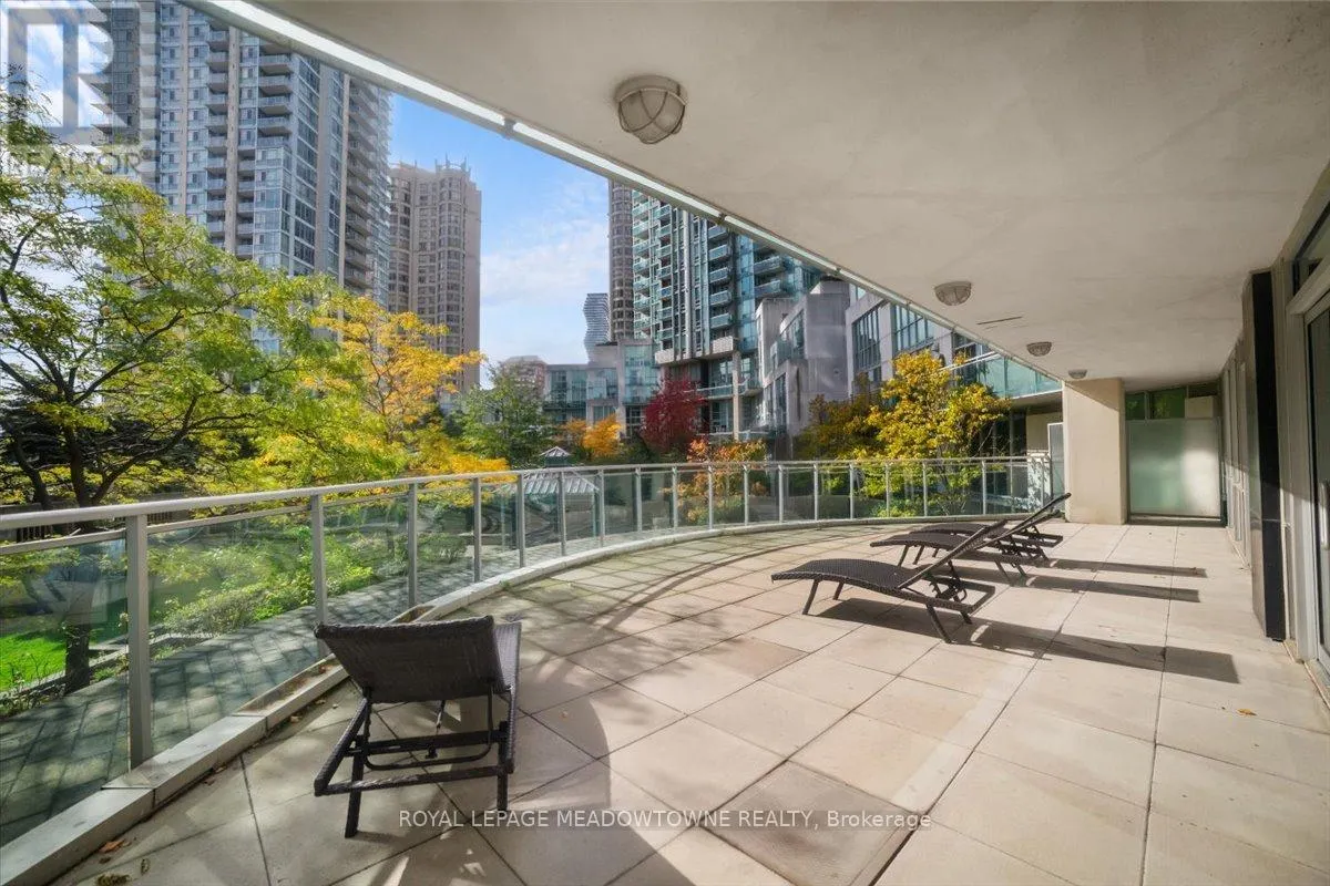 914 - 220 BURNHAMTHORPE ROAD W