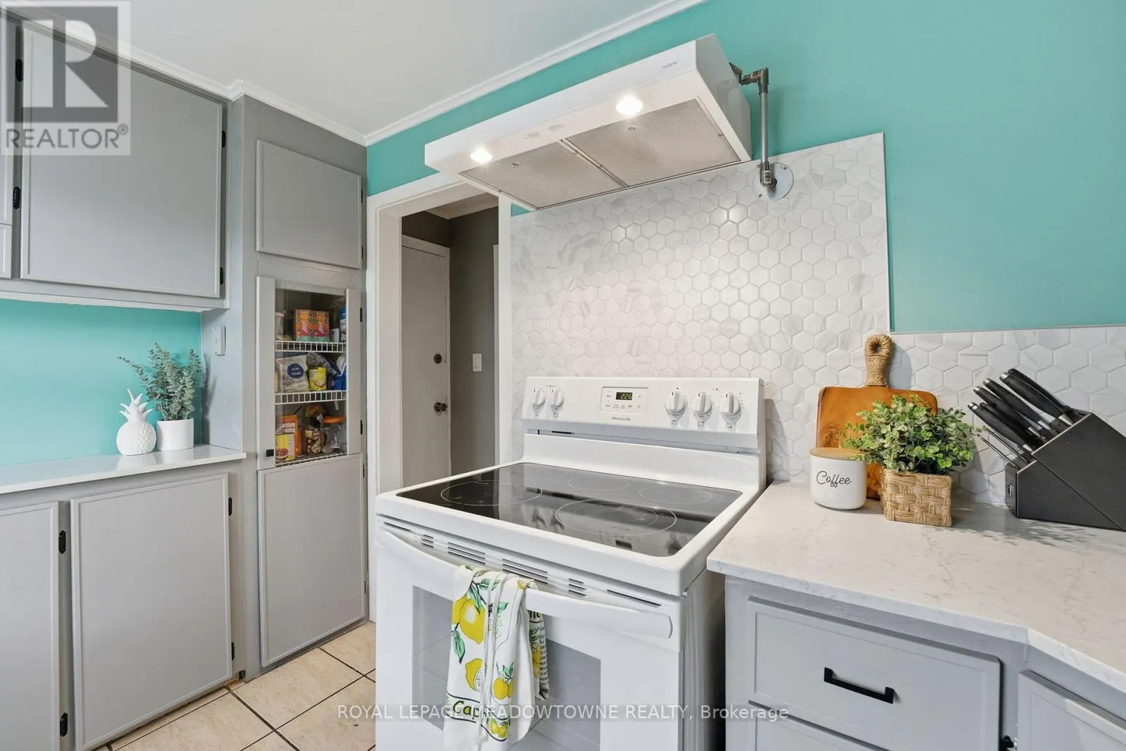 15 - 1351 LAKESHORE ROAD