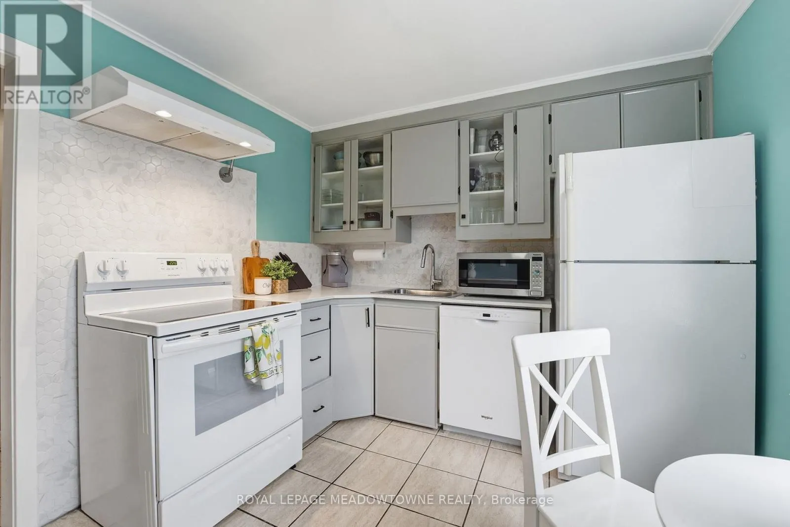 15 - 1351 LAKESHORE ROAD