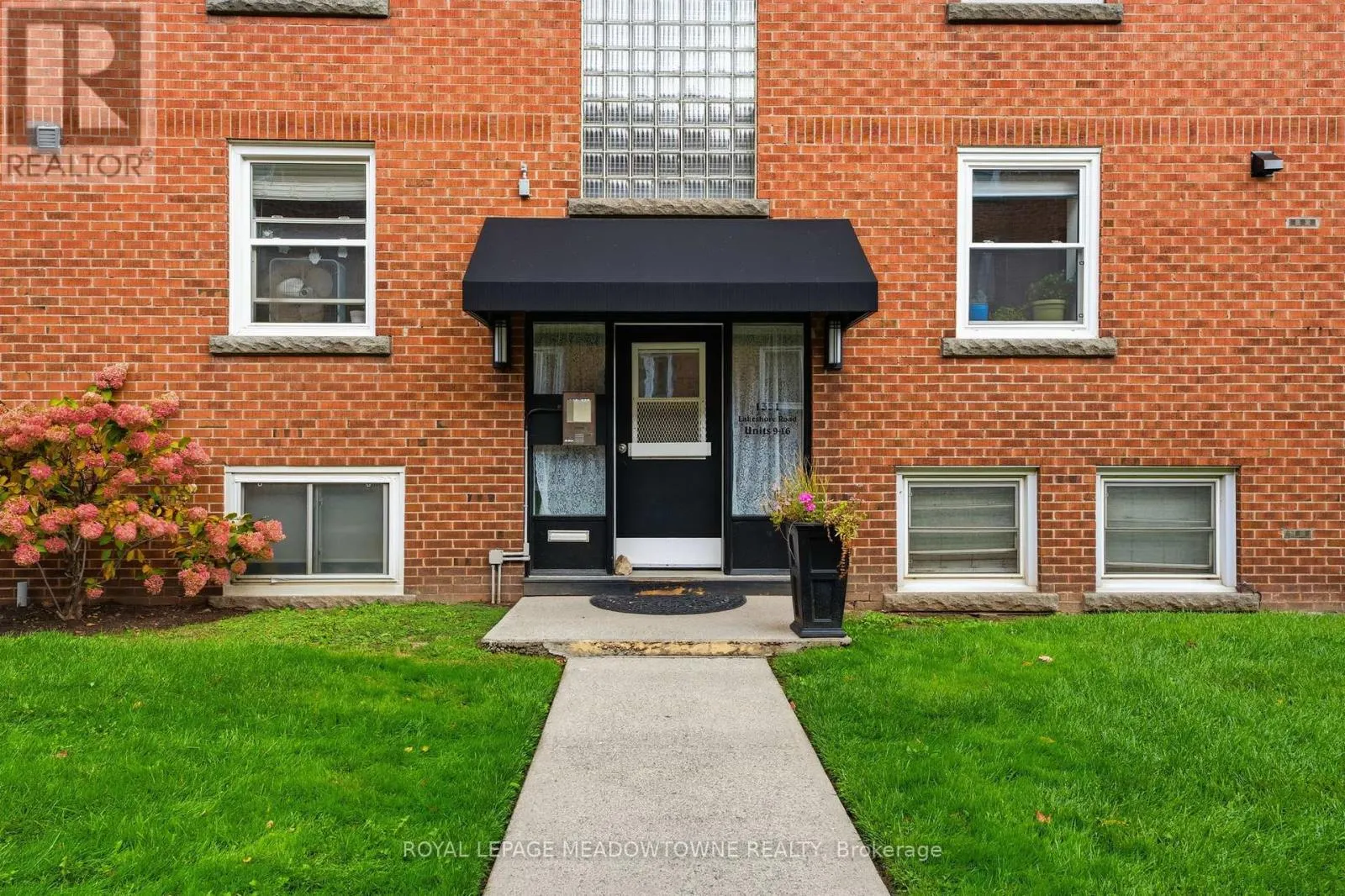 15 - 1351 LAKESHORE ROAD