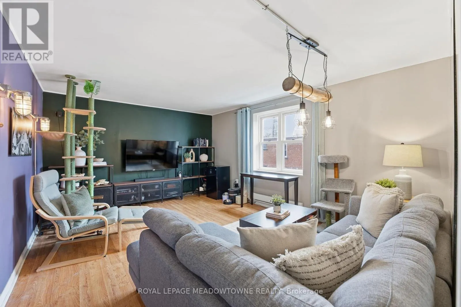 15 - 1351 LAKESHORE ROAD