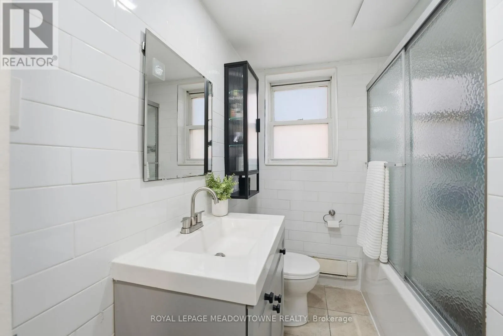 15 - 1351 LAKESHORE ROAD