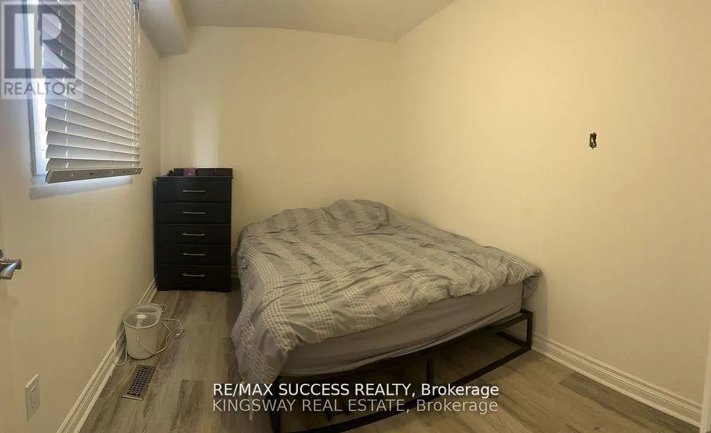 32 MARTINDALE CRESCENT