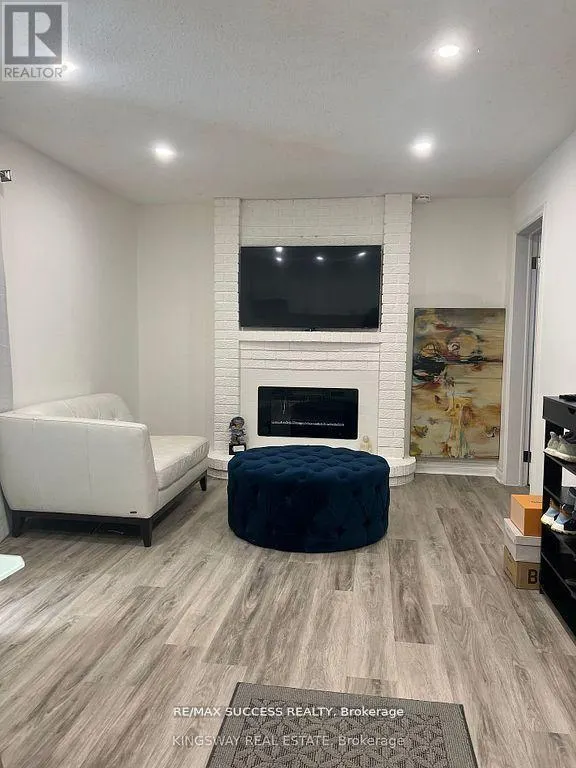 32 MARTINDALE CRESCENT