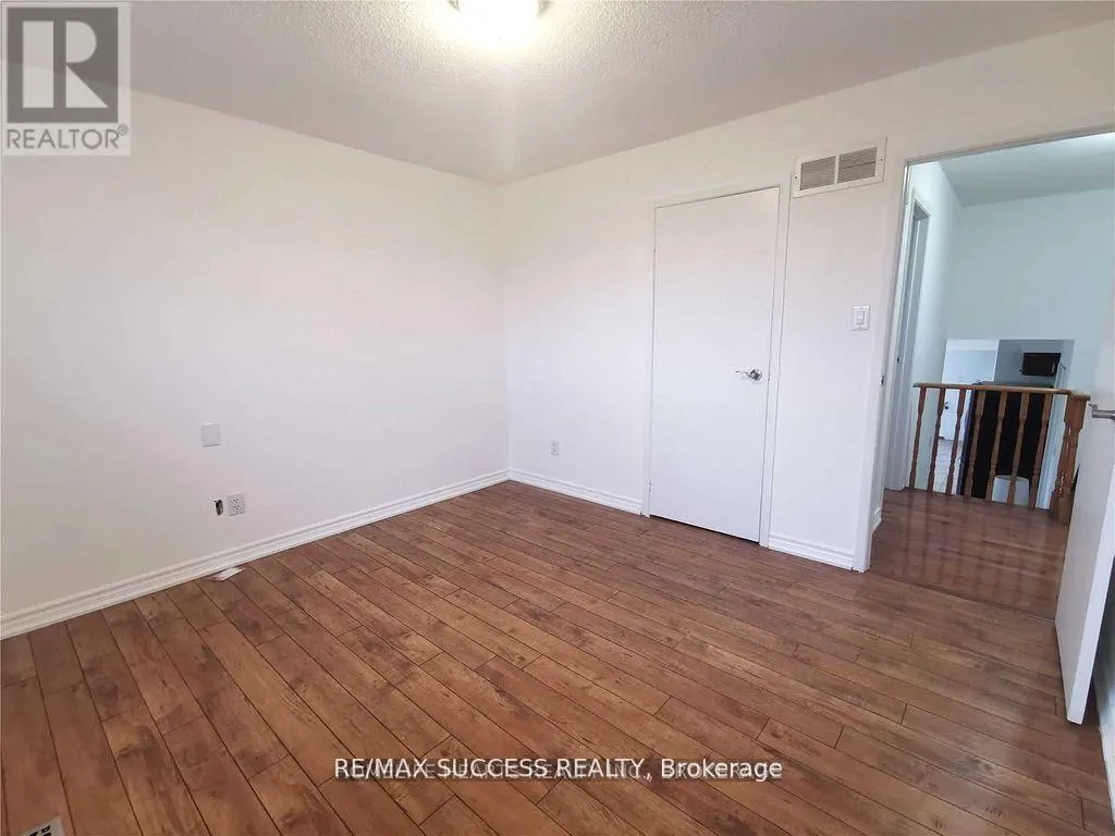 32 MARTINDALE CRESCENT