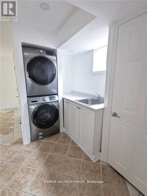 32 MARTINDALE CRESCENT