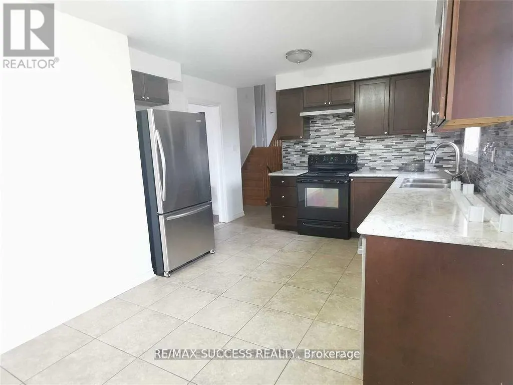 32 MARTINDALE CRESCENT