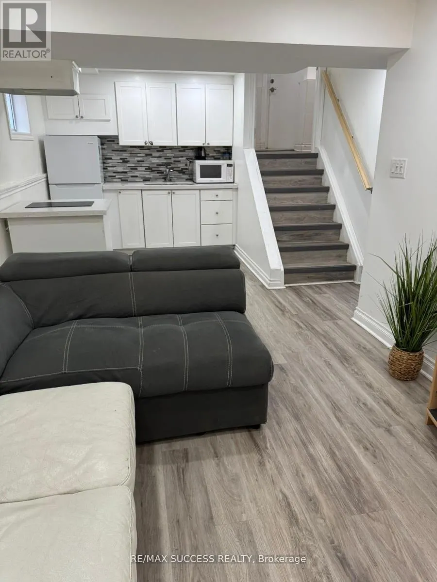 32 MARTINDALE CRESCENT