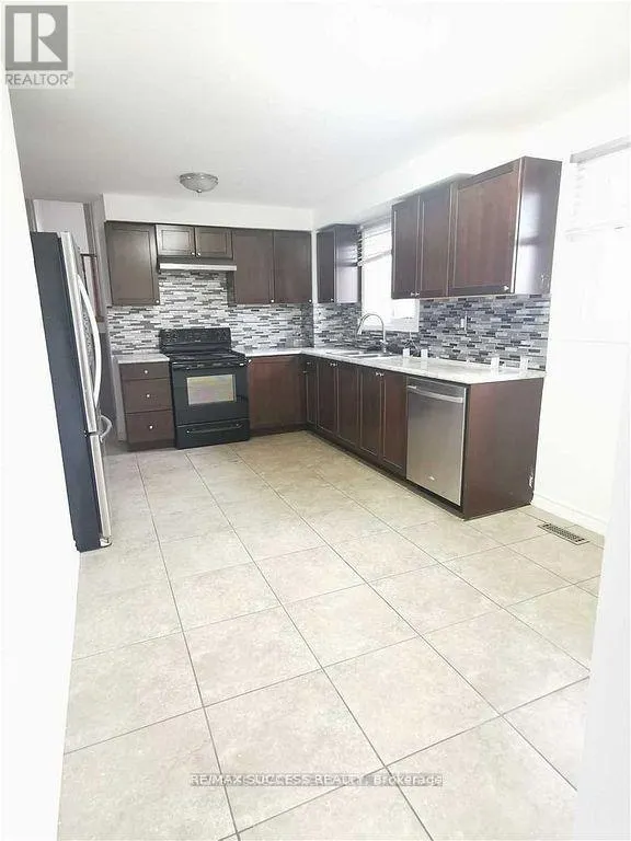 32 MARTINDALE CRESCENT