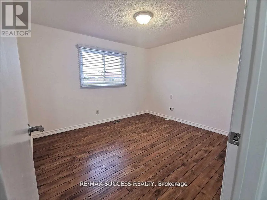 32 MARTINDALE CRESCENT