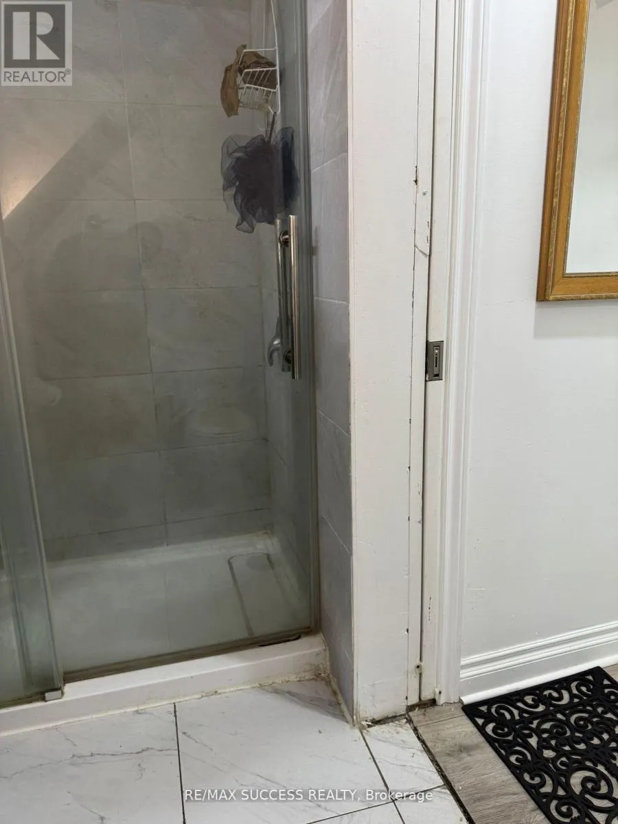 32 MARTINDALE CRESCENT