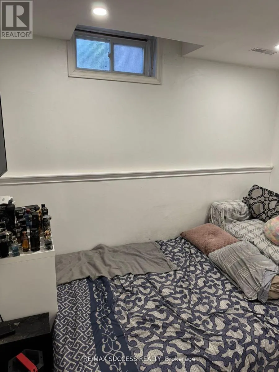 32 MARTINDALE CRESCENT