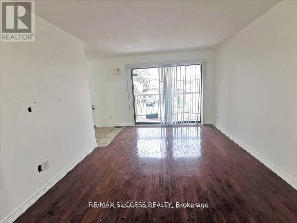 32 MARTINDALE CRESCENT