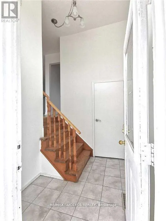 32 MARTINDALE CRESCENT