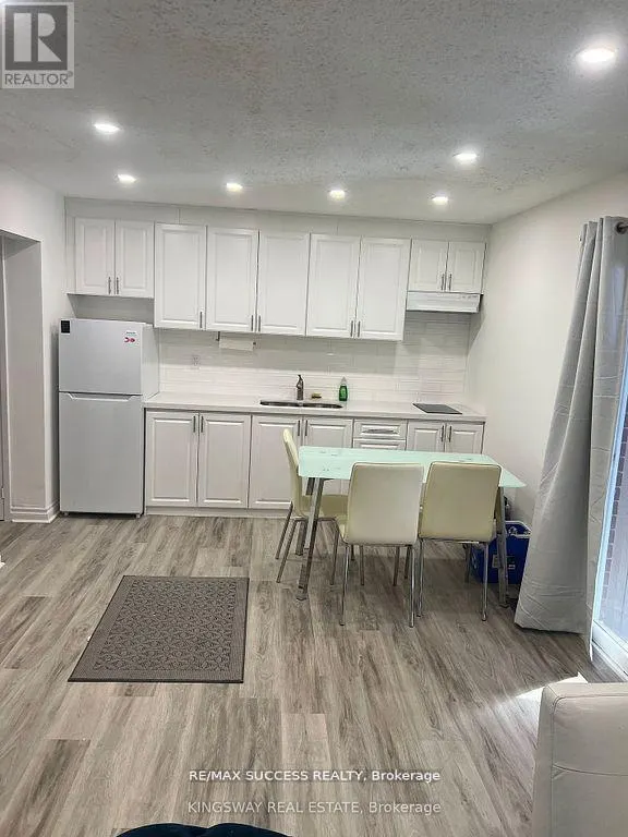 32 MARTINDALE CRESCENT