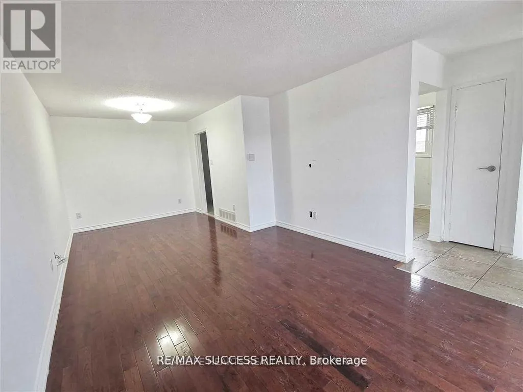 32 MARTINDALE CRESCENT