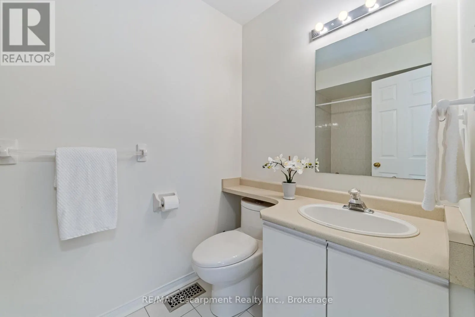 5 - 2065 SIXTH LINE, #5