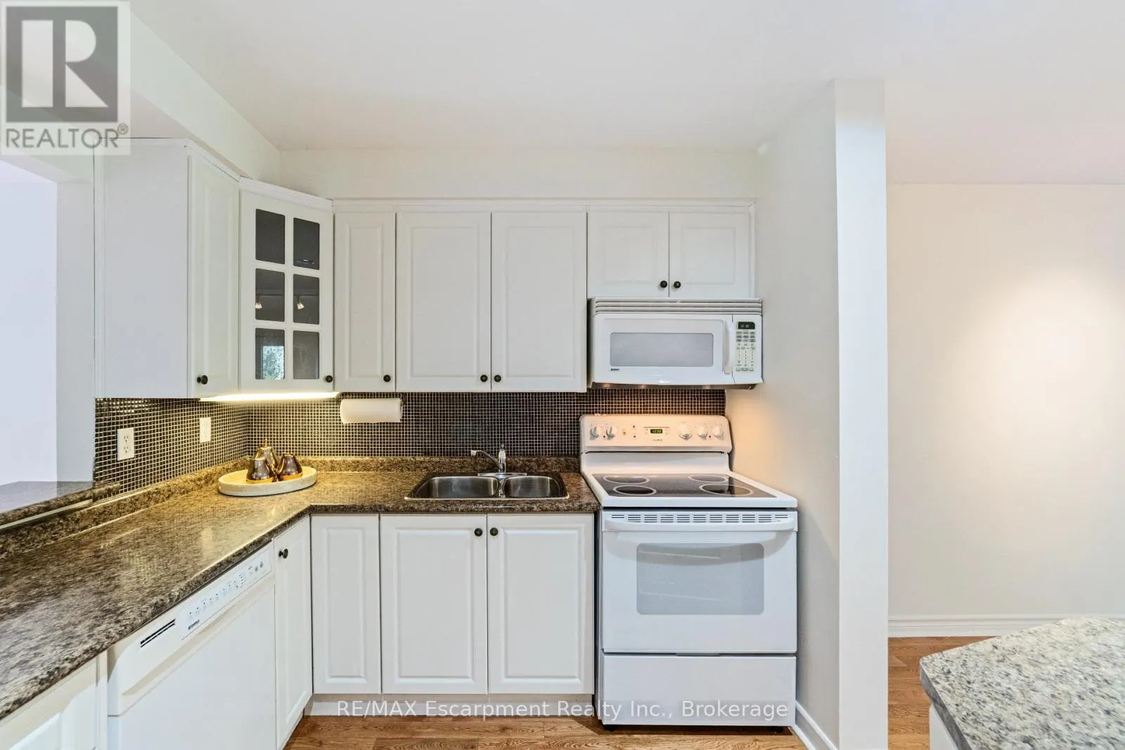 5 - 2065 SIXTH LINE, #5