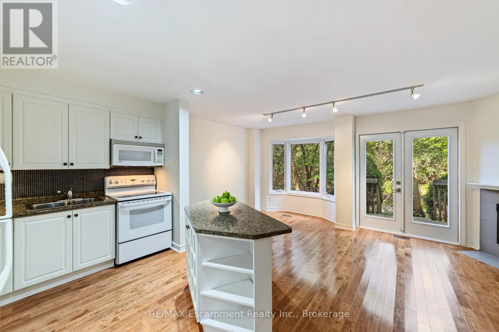 5 - 2065 SIXTH LINE, #5