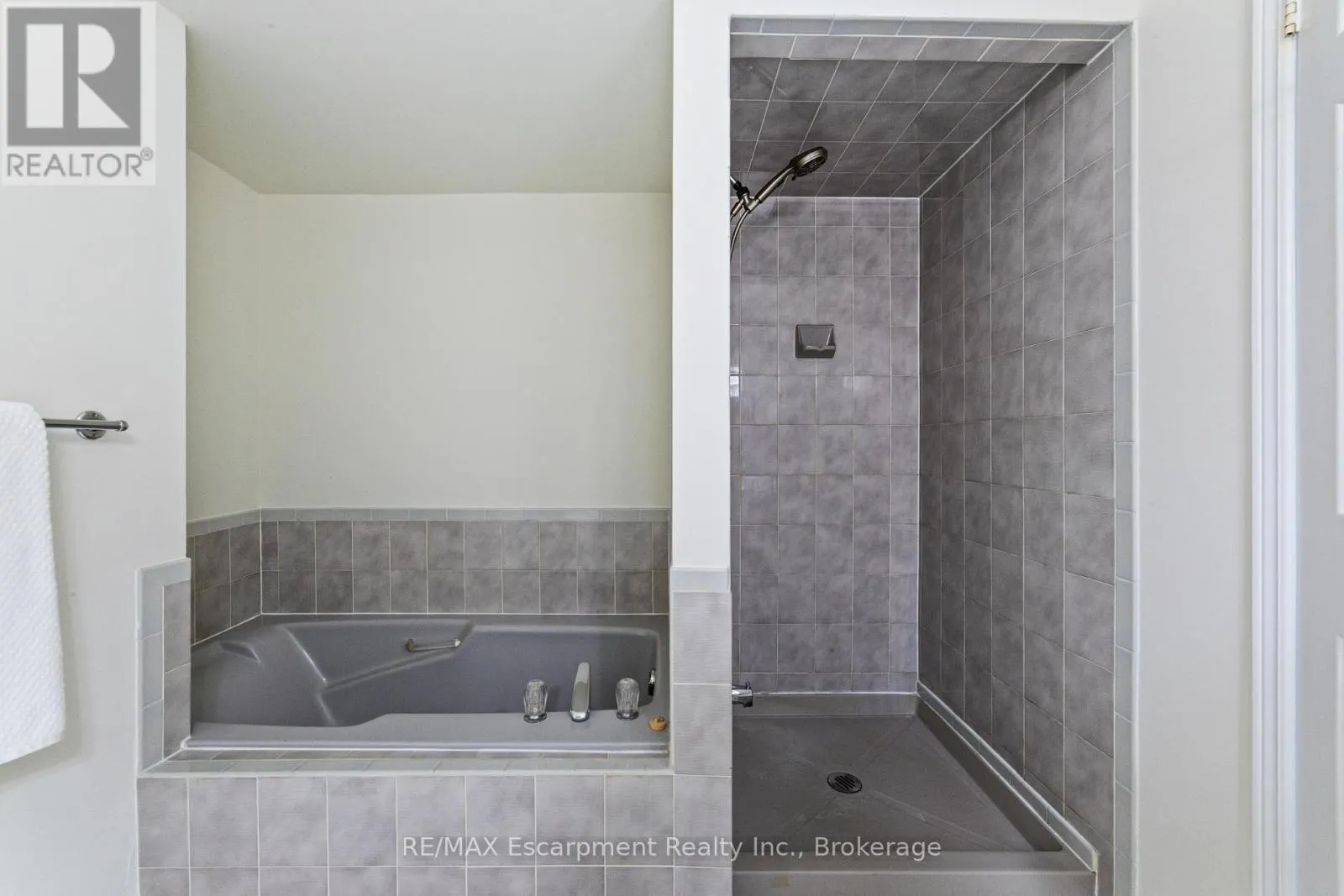 5 - 2065 SIXTH LINE, #5