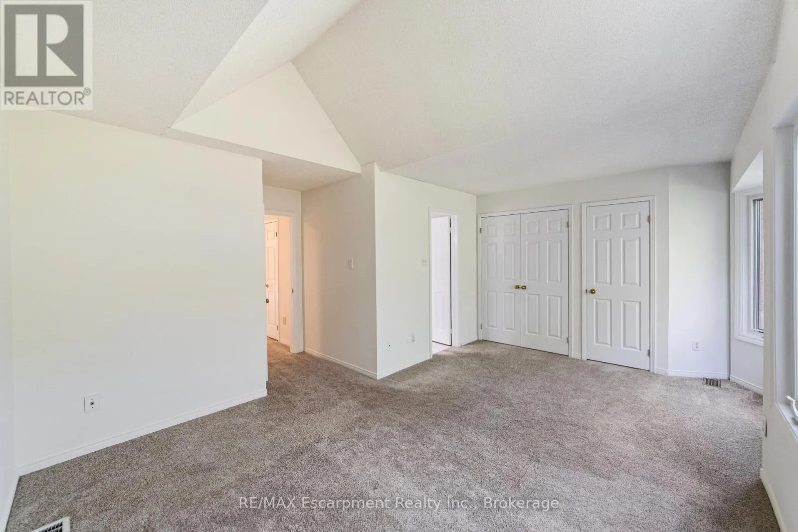 5 - 2065 SIXTH LINE, #5