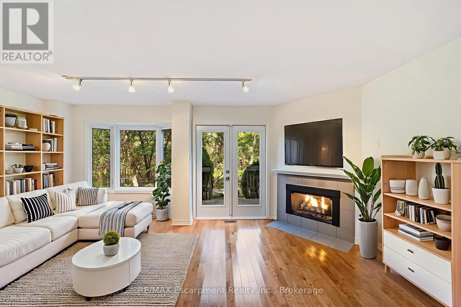 5 - 2065 SIXTH LINE, #5