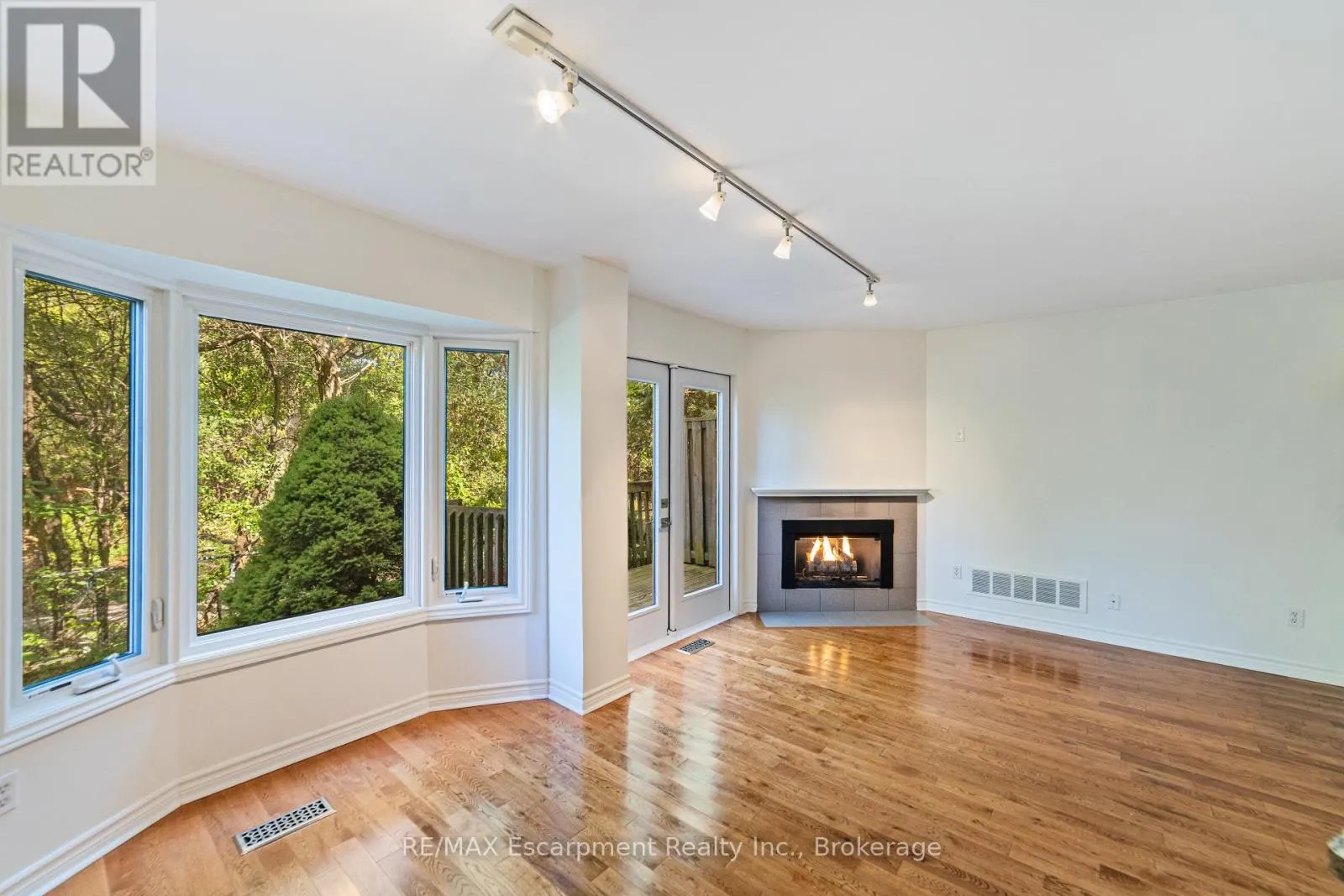 5 - 2065 SIXTH LINE, #5