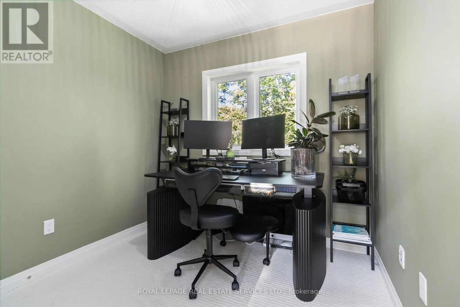 25 - 405 PLAINS ROAD E