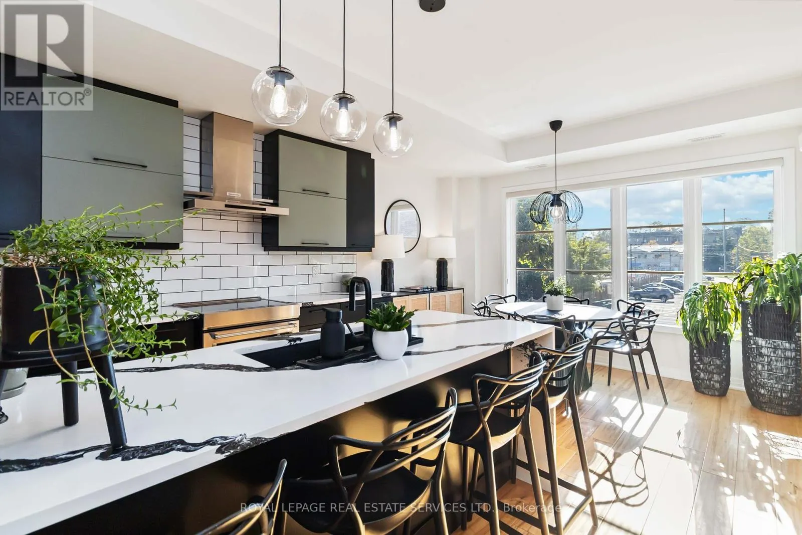 25 - 405 PLAINS ROAD E