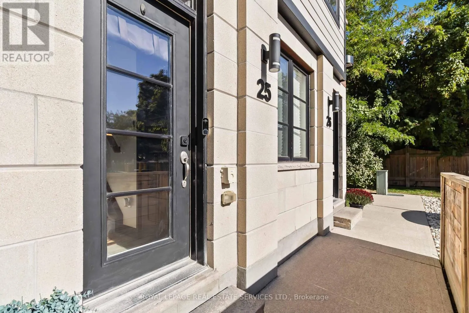 25 - 405 PLAINS ROAD E