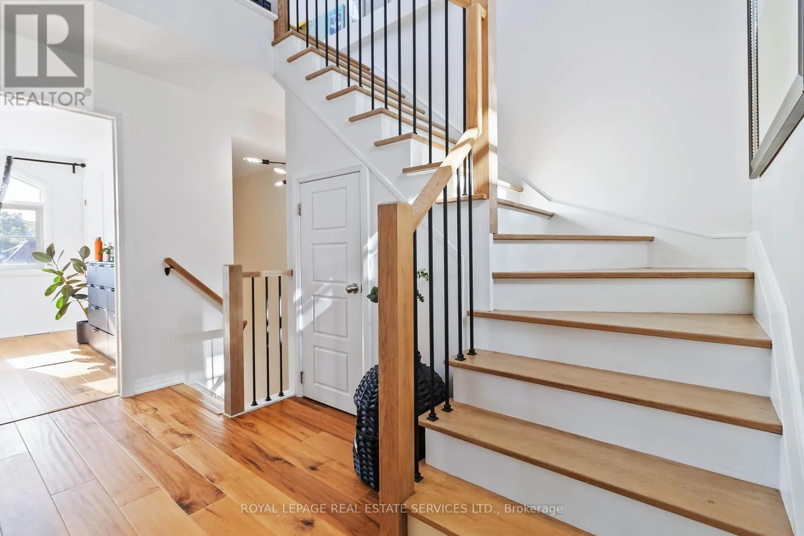 25 - 405 PLAINS ROAD E