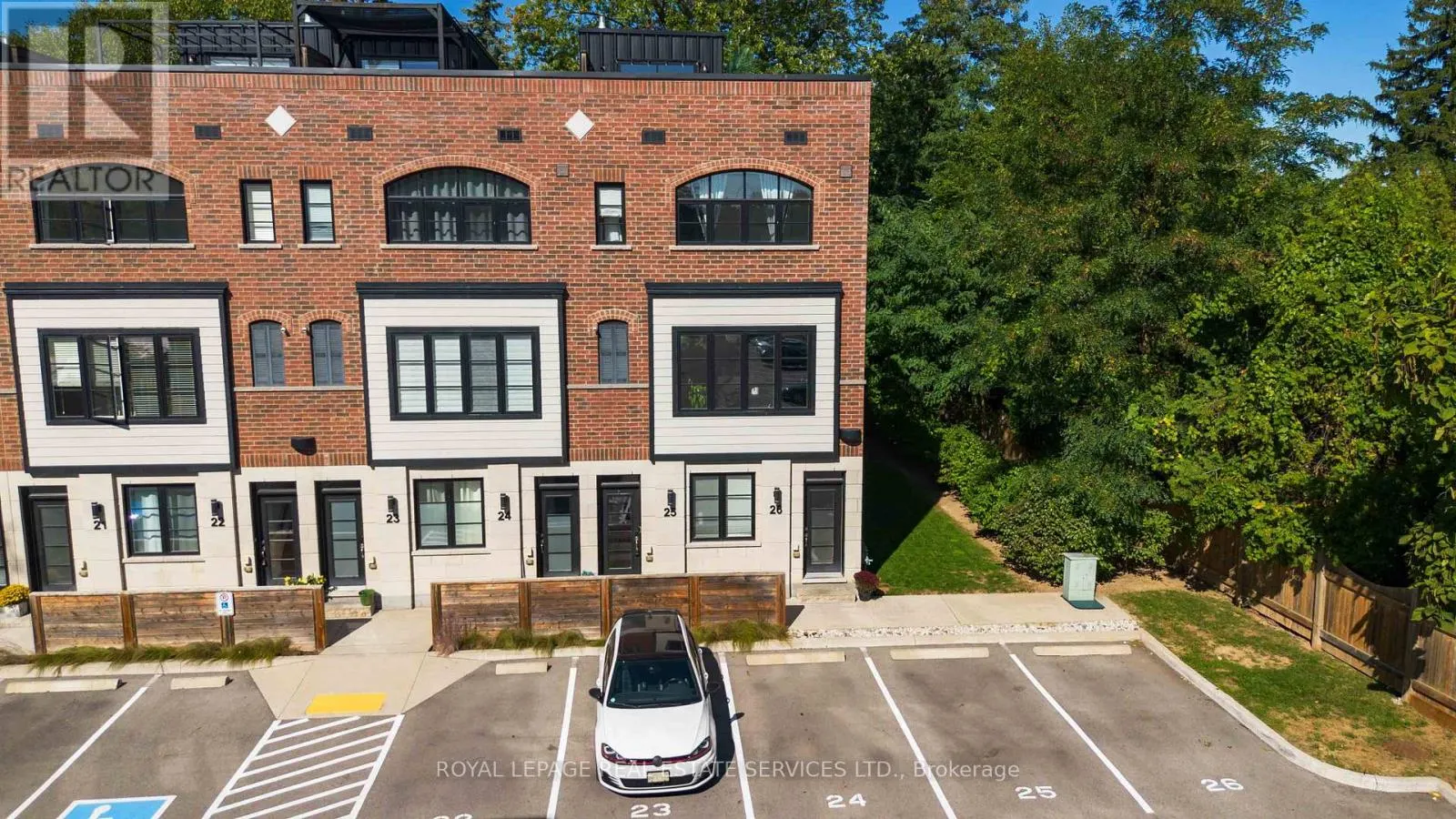 25 - 405 PLAINS ROAD E