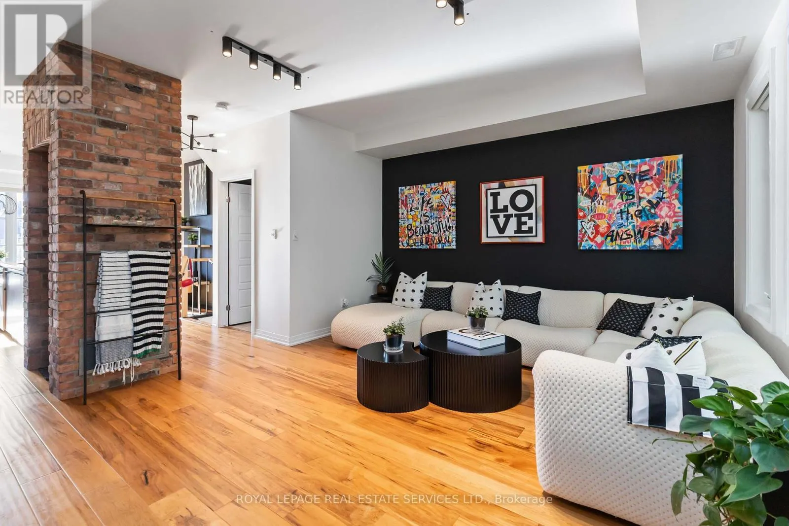 25 - 405 PLAINS ROAD E