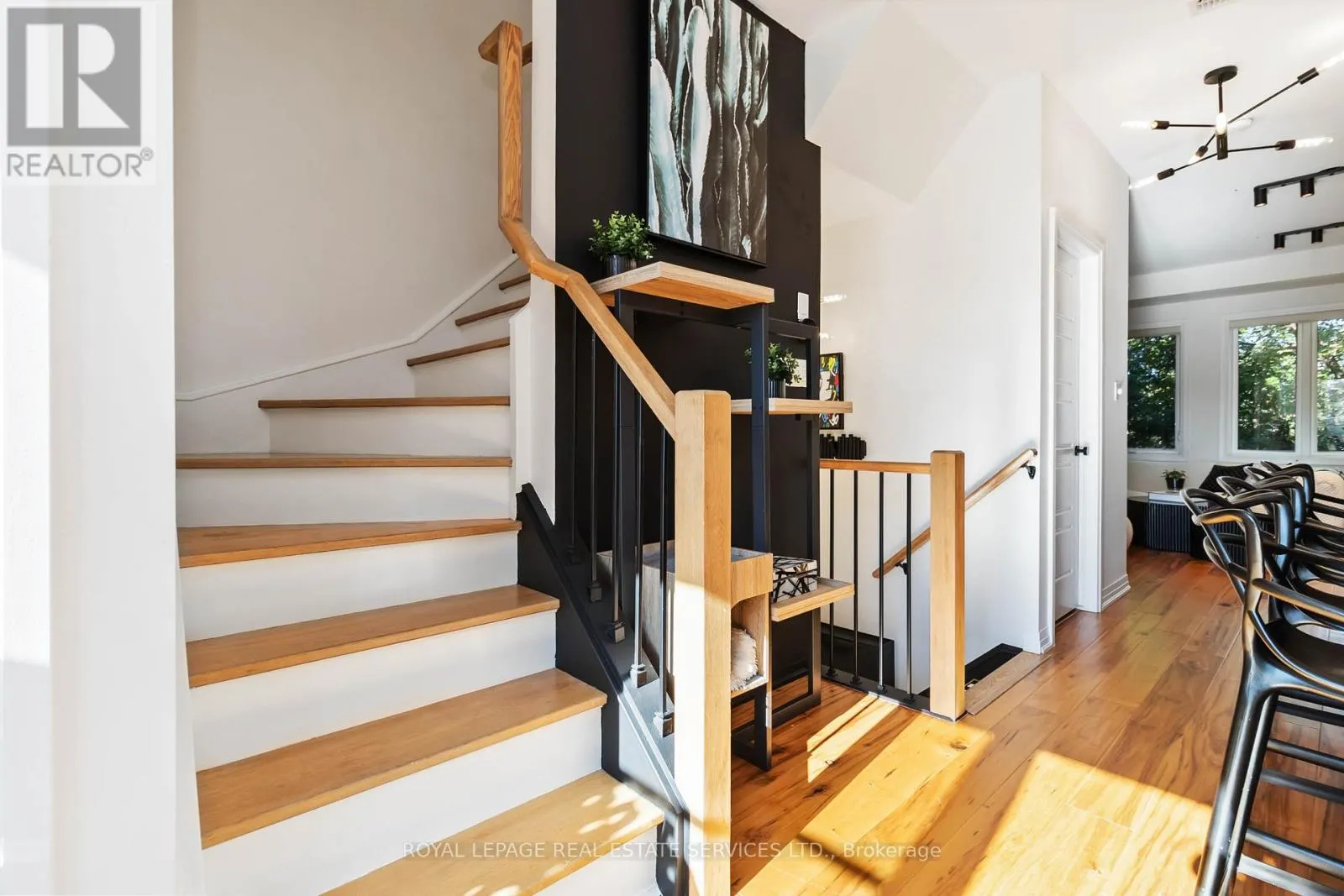 25 - 405 PLAINS ROAD E